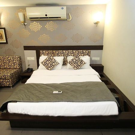 Oyo 4161 Hotel Shailly Inn 아흐메다바드 외부 사진