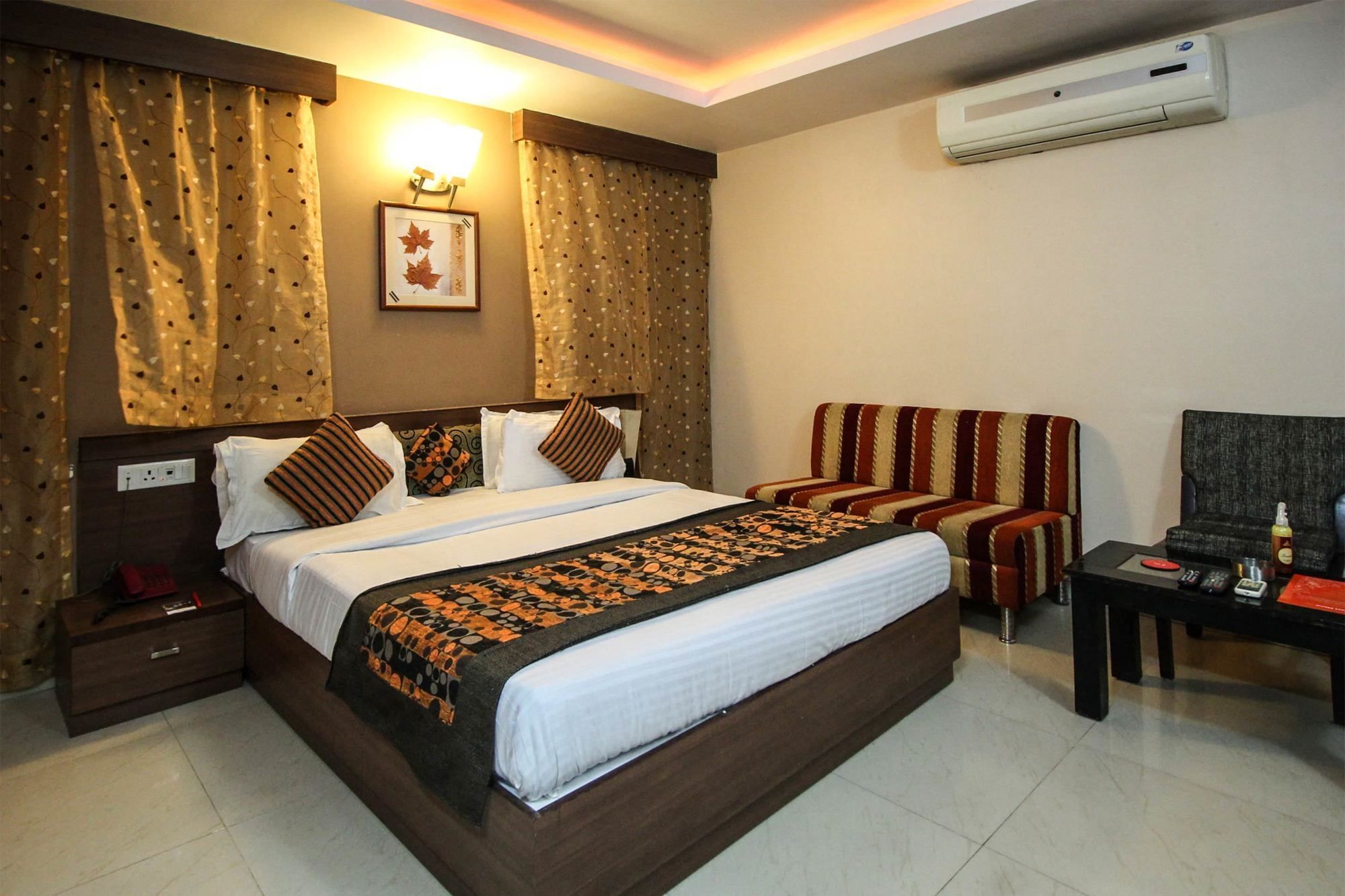Oyo 4161 Hotel Shailly Inn 아흐메다바드 외부 사진