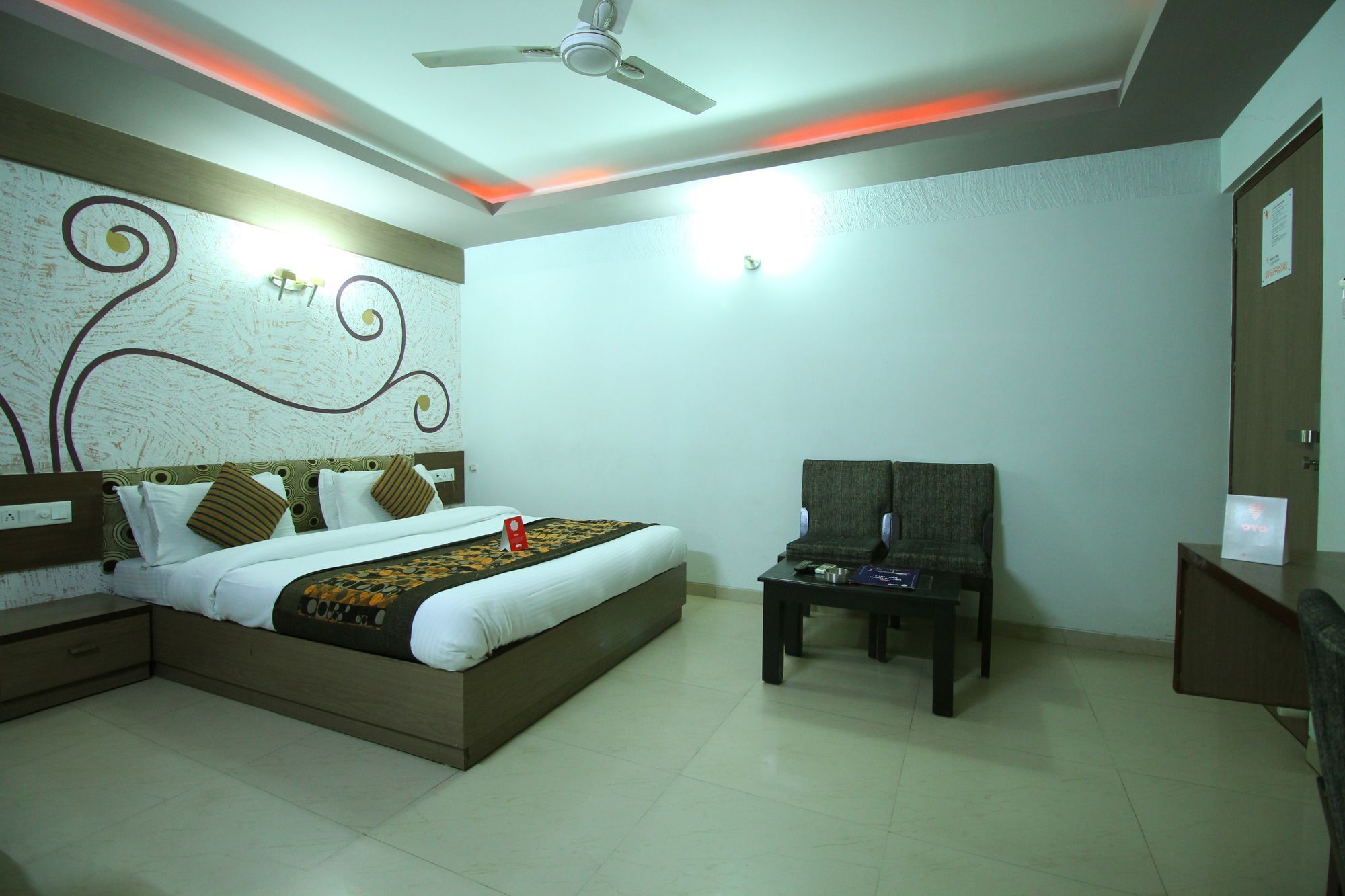 Oyo 4161 Hotel Shailly Inn 아흐메다바드 외부 사진