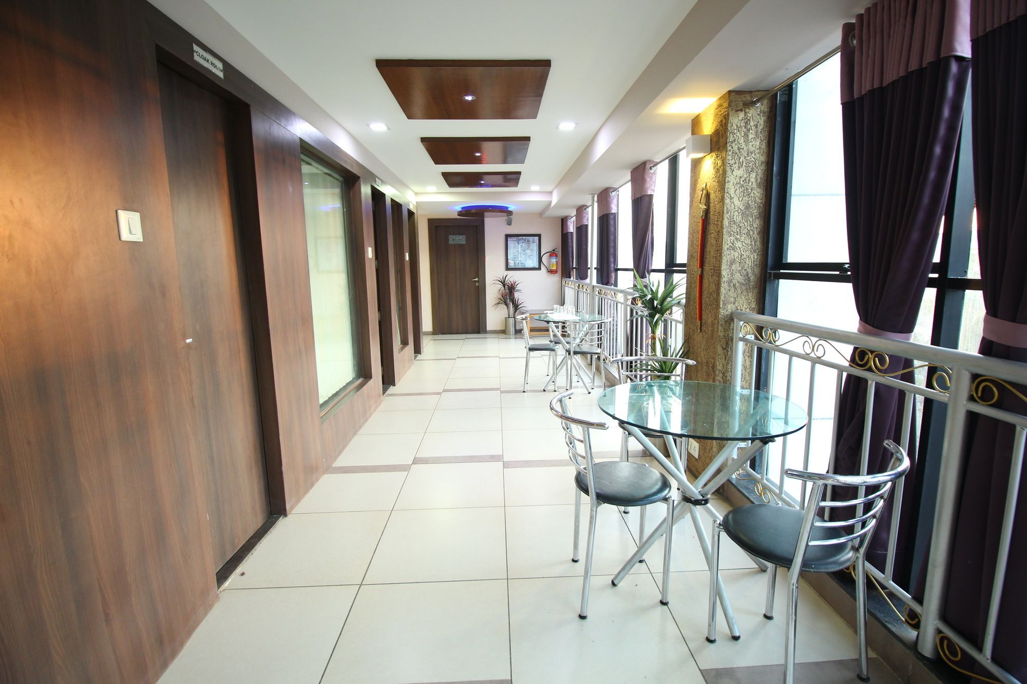 Oyo 4161 Hotel Shailly Inn 아흐메다바드 외부 사진