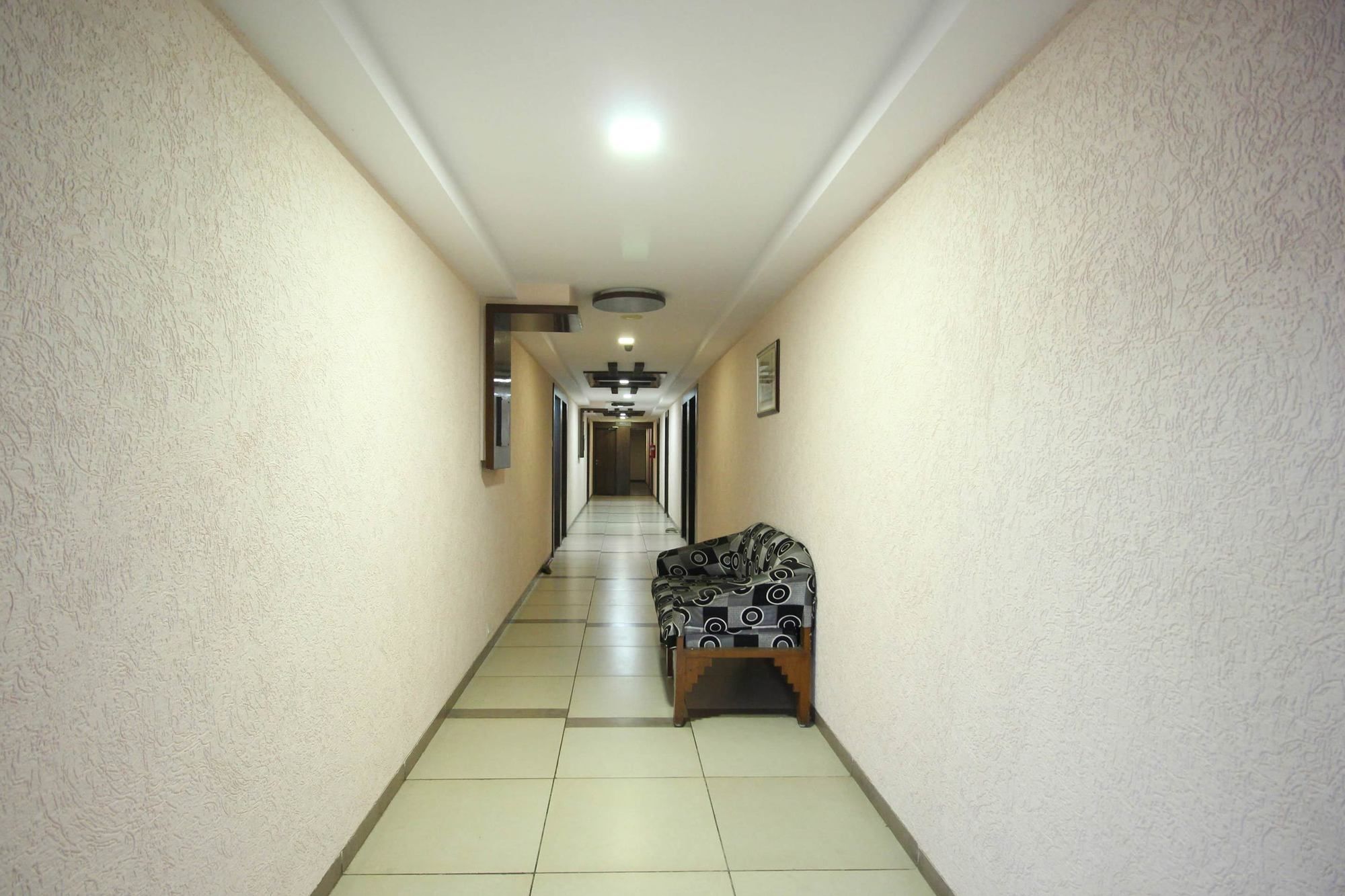 Oyo 4161 Hotel Shailly Inn 아흐메다바드 외부 사진