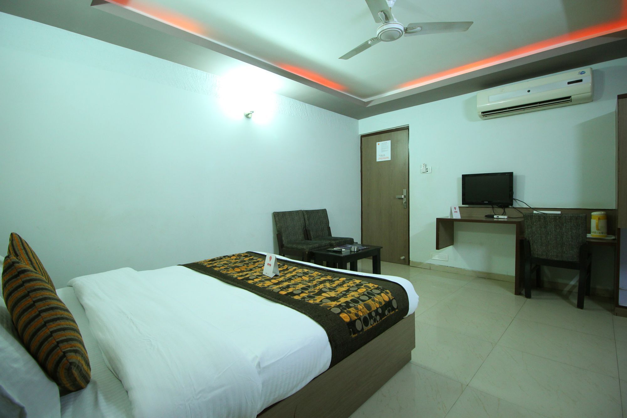 Oyo 4161 Hotel Shailly Inn 아흐메다바드 외부 사진