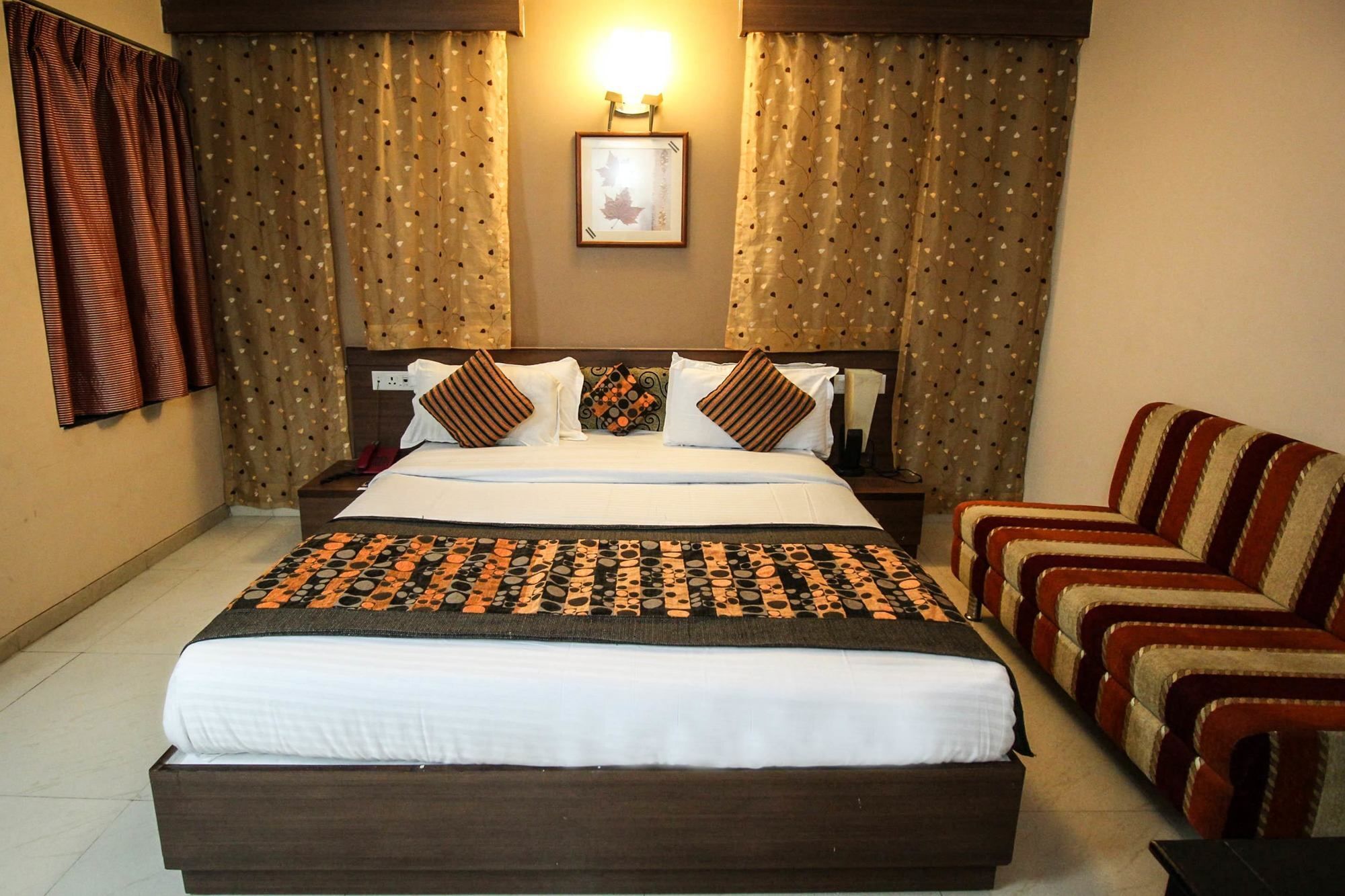 Oyo 4161 Hotel Shailly Inn 아흐메다바드 외부 사진